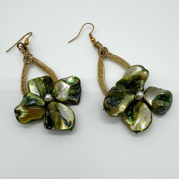 Sea Shells Flower Dangling Pierced Earrings Green Gold Tone Hook - Picture 1 of 8